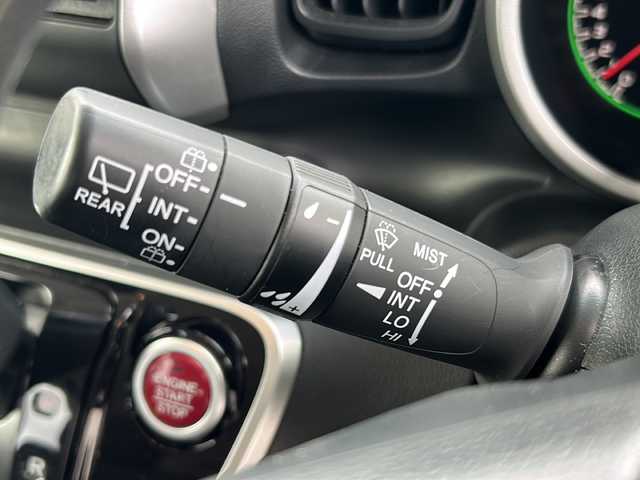 ホンダ Ｎ ＢＯＸ G L SSパッケージ 富山県 2015(平27)年 5.6万km プレミアムホワイトパールⅡ 禁煙車/純正ナビ/両側電動スライドドア/４ＷＤ/バックカメラ/スマートキー/シートヒーター/ドライブレコーダー/電動格納ミラー/アイドリングストップ/ＥＴＣ/プッシュスタート/スペアキー/純正フロアマット