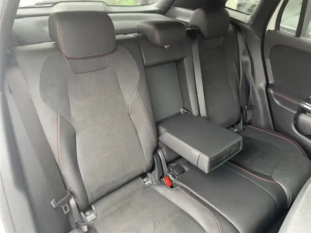 メルセデス・ベンツ ＧＬＡ２００ｄ 4マチック AMGライン 千葉県 2020(令2)年 4.1万km ポーラホワイト レーダーセーフティパッケージ/純正HDDナビ/３６０°カメラ/地デジ/アンビエントライト/パワーシート/シートヒーター/パワーバックドア/純正１９インチAW/LEDライト/パークトロニック/ハーフレザーシート/ワイヤレス充電/USB