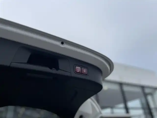 メルセデス・ベンツ ＧＬＡ２００ｄ 4マチック AMGライン 千葉県 2020(令2)年 4.1万km ポーラホワイト レーダーセーフティパッケージ/純正HDDナビ/３６０°カメラ/地デジ/アンビエントライト/パワーシート/シートヒーター/パワーバックドア/純正１９インチAW/LEDライト/パークトロニック/ハーフレザーシート/ワイヤレス充電/USB
