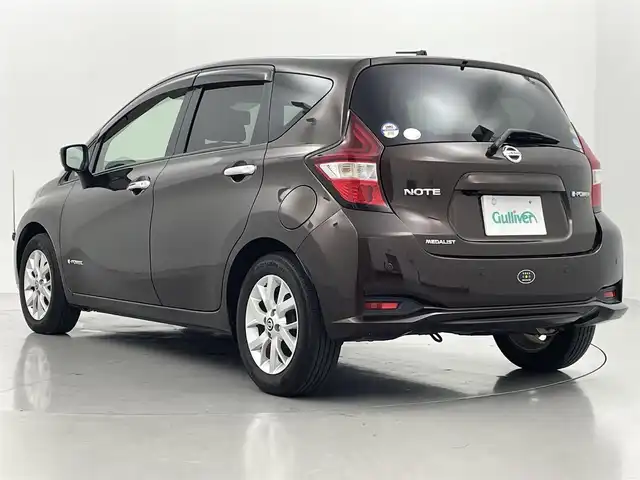 日産 ノート e－パワー メダリスト 熊本県 2018(平30)年 6.2万km インペリアルアンバーP ワンオーナー　/禁煙車/純正ナビ（フルセグ・ＢＴ・ＣＤ・ＤＶＤ）/全周囲カメラ　/社外前後ドライブレコーダー　/ＥＴＣ　/前後クリアランスソナー　/レーダークルーズコントロール　/エマージェンシーブレーキ　/レーンキープアシスト/横滑り防止/ハーフレザーシート/電動格納ミラー/純正フロアマット/純正１５インチAW/オートライト/LEDヘッドライト/フォグランプ/スマートキー/プッシュスタート/スペアキー1本/保証書/取扱説明書