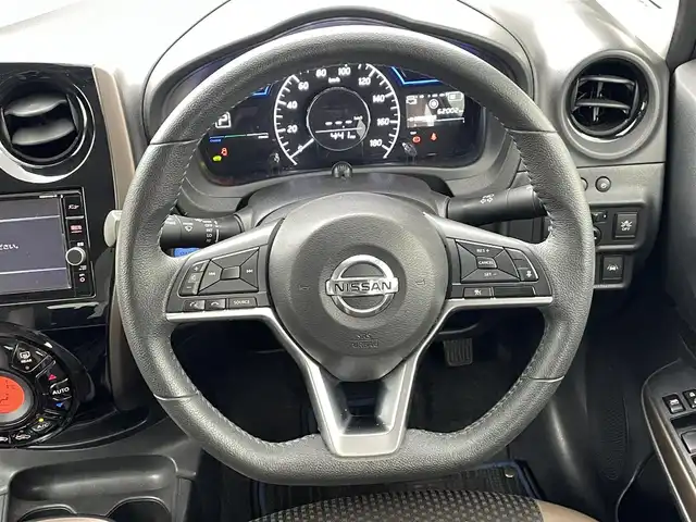 日産 ノート e－パワー メダリスト 熊本県 2018(平30)年 6.2万km インペリアルアンバーP ワンオーナー　/禁煙車/純正ナビ（フルセグ・ＢＴ・ＣＤ・ＤＶＤ）/全周囲カメラ　/社外前後ドライブレコーダー　/ＥＴＣ　/前後クリアランスソナー　/レーダークルーズコントロール　/エマージェンシーブレーキ　/レーンキープアシスト/横滑り防止/ハーフレザーシート/電動格納ミラー/純正フロアマット/純正１５インチAW/オートライト/LEDヘッドライト/フォグランプ/スマートキー/プッシュスタート/スペアキー1本/保証書/取扱説明書