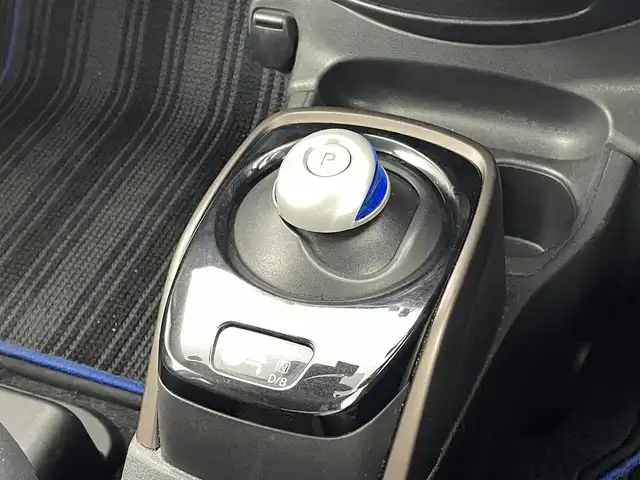 日産 ノート e－パワー メダリスト 熊本県 2018(平30)年 6.2万km インペリアルアンバーP ワンオーナー　/禁煙車/純正ナビ（フルセグ・ＢＴ・ＣＤ・ＤＶＤ）/全周囲カメラ　/社外前後ドライブレコーダー　/ＥＴＣ　/前後クリアランスソナー　/レーダークルーズコントロール　/エマージェンシーブレーキ　/レーンキープアシスト/横滑り防止/ハーフレザーシート/電動格納ミラー/純正フロアマット/純正１５インチAW/オートライト/LEDヘッドライト/フォグランプ/スマートキー/プッシュスタート/スペアキー1本/保証書/取扱説明書