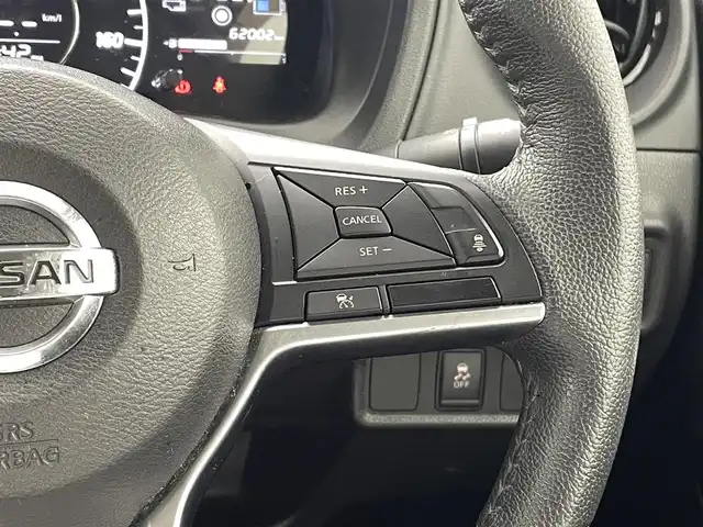 日産 ノート e－パワー メダリスト 熊本県 2018(平30)年 6.2万km インペリアルアンバーP ワンオーナー　/禁煙車/純正ナビ（フルセグ・ＢＴ・ＣＤ・ＤＶＤ）/全周囲カメラ　/社外前後ドライブレコーダー　/ＥＴＣ　/前後クリアランスソナー　/レーダークルーズコントロール　/エマージェンシーブレーキ　/レーンキープアシスト/横滑り防止/ハーフレザーシート/電動格納ミラー/純正フロアマット/純正１５インチAW/オートライト/LEDヘッドライト/フォグランプ/スマートキー/プッシュスタート/スペアキー1本/保証書/取扱説明書