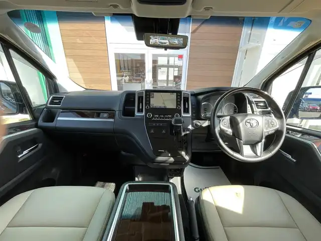 トヨタ グランエース プレミアム 宮崎県 2020(令2)年 1.9万km ブラック 純正ディスプレイオーディオ/ナビ/フルセグ/BT/CD/DVD/フリップダウンモニター/パノラミックビューモニター/ビルトインETC2.0/IC付ターボ/デジタルインナーミラー/ブラインドスポットモニター/プリクラッシュセーフティ/レーンディパーチャーアラート/オートハイビーム/クリアランスソナー/リヤクロストラフィックアラート/ブラインドスポットモニター/両側パワースライドドア/前席パワーシート/全席シートヒーター/純正17インチアルミAW/プッシュスタート/スマートキー/LEDヘッドライト