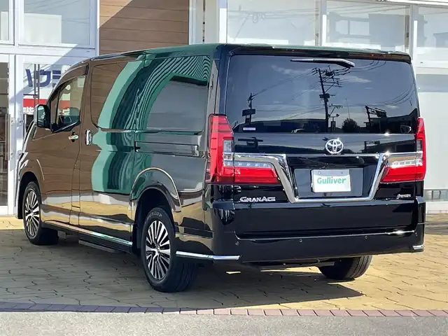 トヨタ グランエース プレミアム 宮崎県 2020(令2)年 1.9万km ブラック 純正ディスプレイオーディオ/ナビ/フルセグ/BT/CD/DVD/フリップダウンモニター/パノラミックビューモニター/ビルトインETC2.0/IC付ターボ/デジタルインナーミラー/ブラインドスポットモニター/プリクラッシュセーフティ/レーンディパーチャーアラート/オートハイビーム/クリアランスソナー/リヤクロストラフィックアラート/ブラインドスポットモニター/両側パワースライドドア/前席パワーシート/全席シートヒーター/純正17インチアルミAW/プッシュスタート/スマートキー/LEDヘッドライト