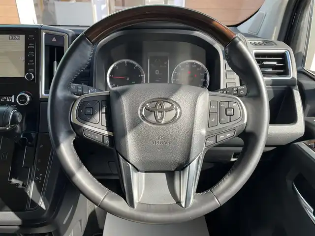 トヨタ グランエース プレミアム 宮崎県 2020(令2)年 1.9万km ブラック 純正ディスプレイオーディオ/ナビ/フルセグ/BT/CD/DVD/フリップダウンモニター/パノラミックビューモニター/ビルトインETC2.0/IC付ターボ/デジタルインナーミラー/ブラインドスポットモニター/プリクラッシュセーフティ/レーンディパーチャーアラート/オートハイビーム/クリアランスソナー/リヤクロストラフィックアラート/ブラインドスポットモニター/両側パワースライドドア/前席パワーシート/全席シートヒーター/純正17インチアルミAW/プッシュスタート/スマートキー/LEDヘッドライト