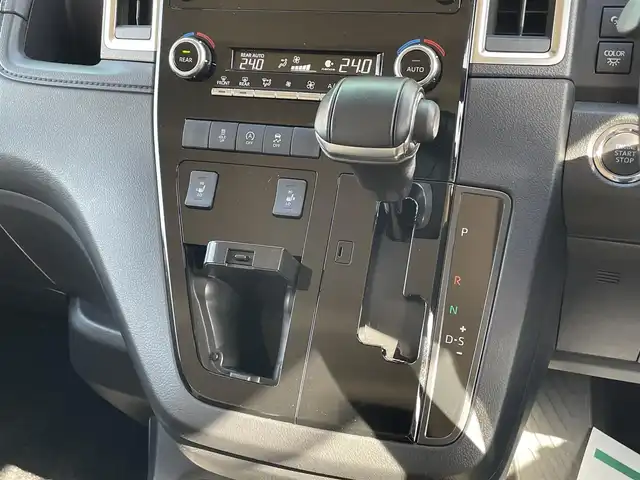 トヨタ グランエース プレミアム 宮崎県 2020(令2)年 1.9万km ブラック 純正ディスプレイオーディオ/ナビ/フルセグ/BT/CD/DVD/フリップダウンモニター/パノラミックビューモニター/ビルトインETC2.0/IC付ターボ/デジタルインナーミラー/ブラインドスポットモニター/プリクラッシュセーフティ/レーンディパーチャーアラート/オートハイビーム/クリアランスソナー/リヤクロストラフィックアラート/ブラインドスポットモニター/両側パワースライドドア/前席パワーシート/全席シートヒーター/純正17インチアルミAW/プッシュスタート/スマートキー/LEDヘッドライト