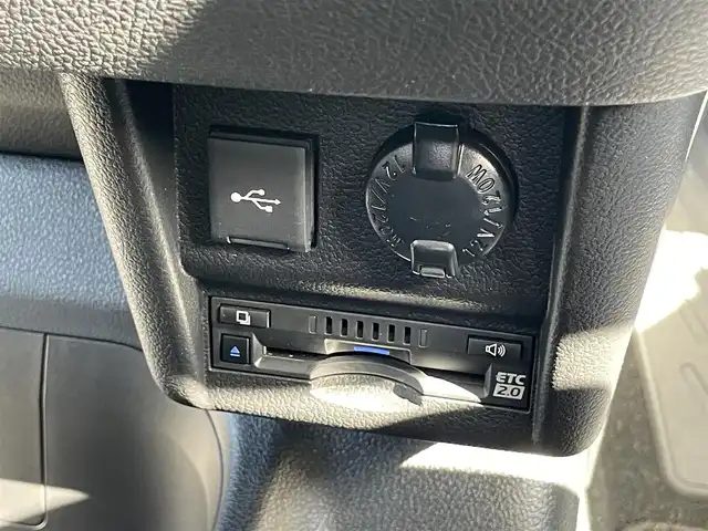 トヨタ グランエース プレミアム 宮崎県 2020(令2)年 1.9万km ブラック 純正ディスプレイオーディオ/ナビ/フルセグ/BT/CD/DVD/フリップダウンモニター/パノラミックビューモニター/ビルトインETC2.0/IC付ターボ/デジタルインナーミラー/ブラインドスポットモニター/プリクラッシュセーフティ/レーンディパーチャーアラート/オートハイビーム/クリアランスソナー/リヤクロストラフィックアラート/ブラインドスポットモニター/両側パワースライドドア/前席パワーシート/全席シートヒーター/純正17インチアルミAW/プッシュスタート/スマートキー/LEDヘッドライト