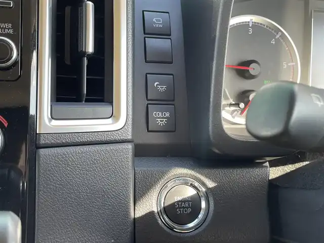 トヨタ グランエース プレミアム 宮崎県 2020(令2)年 1.9万km ブラック 純正ディスプレイオーディオ/ナビ/フルセグ/BT/CD/DVD/フリップダウンモニター/パノラミックビューモニター/ビルトインETC2.0/IC付ターボ/デジタルインナーミラー/ブラインドスポットモニター/プリクラッシュセーフティ/レーンディパーチャーアラート/オートハイビーム/クリアランスソナー/リヤクロストラフィックアラート/ブラインドスポットモニター/両側パワースライドドア/前席パワーシート/全席シートヒーター/純正17インチアルミAW/プッシュスタート/スマートキー/LEDヘッドライト