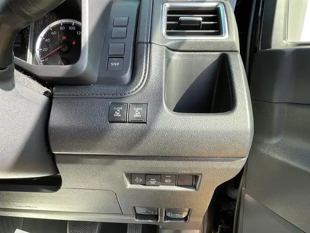 トヨタ グランエース プレミアム 宮崎県 2020(令2)年 1.9万km ブラック 純正ディスプレイオーディオ/ナビ/フルセグ/BT/CD/DVD/フリップダウンモニター/パノラミックビューモニター/ビルトインETC2.0/IC付ターボ/デジタルインナーミラー/ブラインドスポットモニター/プリクラッシュセーフティ/レーンディパーチャーアラート/オートハイビーム/クリアランスソナー/リヤクロストラフィックアラート/ブラインドスポットモニター/両側パワースライドドア/前席パワーシート/全席シートヒーター/純正17インチアルミAW/プッシュスタート/スマートキー/LEDヘッドライト