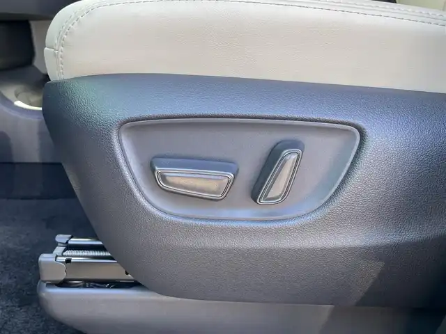 トヨタ グランエース プレミアム 宮崎県 2020(令2)年 1.9万km ブラック 純正ディスプレイオーディオ/ナビ/フルセグ/BT/CD/DVD/フリップダウンモニター/パノラミックビューモニター/ビルトインETC2.0/IC付ターボ/デジタルインナーミラー/ブラインドスポットモニター/プリクラッシュセーフティ/レーンディパーチャーアラート/オートハイビーム/クリアランスソナー/リヤクロストラフィックアラート/ブラインドスポットモニター/両側パワースライドドア/前席パワーシート/全席シートヒーター/純正17インチアルミAW/プッシュスタート/スマートキー/LEDヘッドライト