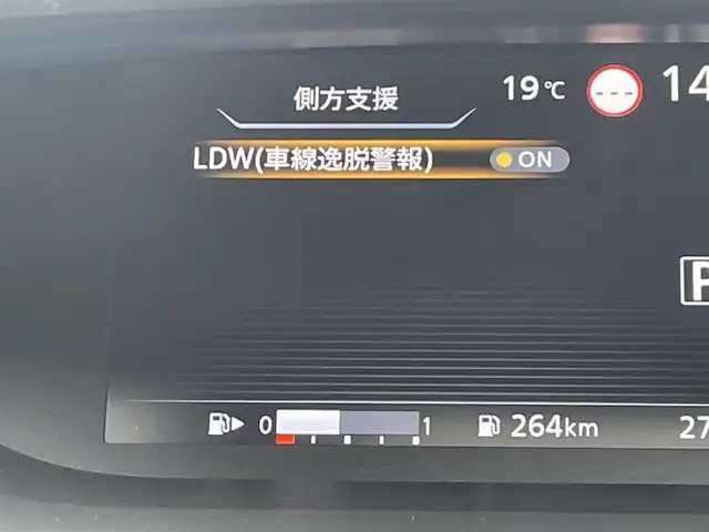 日産 セレナ ハイウェイスターVセレクションⅡ 福岡県 2018(平30)年 2.8万km ダイヤモンドブラック 防水シート車/フリップダウンモニター/アラウンドビューモニター/純正ナビ（ＭＭ３１８Ｄ－Ｗ）/フルセグＴＶ/BT/SD/AM/FM/エマージェンシーブレーキ/両側パワースライドドア/クルーズコントロール/LDW/インテリジェントパーキングアシスト/ＬＥＤオートライト/フォグランプ/純正ＡＷ/ステアリングリモコン/アイドリングストップ/スマートキー/プッシュスタート/ロールサンシェード/シートバックテーブル