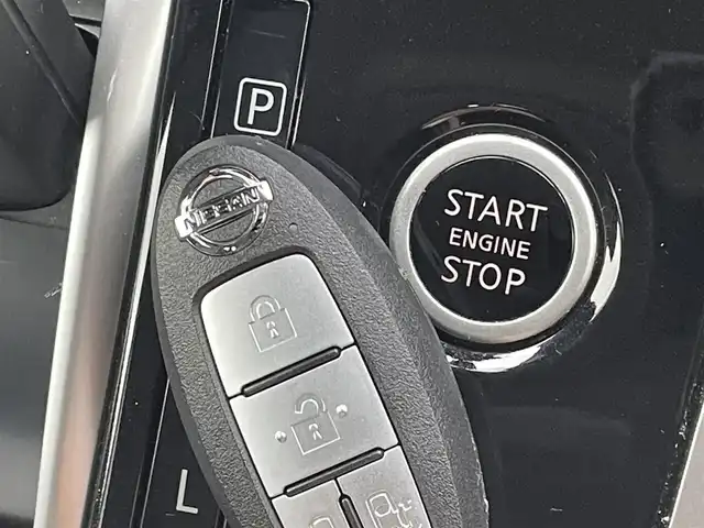 日産 セレナ ハイウェイスターVセレクションⅡ 福岡県 2018(平30)年 2.8万km ダイヤモンドブラック 防水シート車/フリップダウンモニター/アラウンドビューモニター/純正ナビ（ＭＭ３１８Ｄ－Ｗ）/フルセグＴＶ/BT/SD/AM/FM/エマージェンシーブレーキ/両側パワースライドドア/クルーズコントロール/LDW/インテリジェントパーキングアシスト/ＬＥＤオートライト/フォグランプ/純正ＡＷ/ステアリングリモコン/アイドリングストップ/スマートキー/プッシュスタート/ロールサンシェード/シートバックテーブル