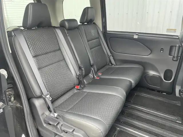 日産 セレナ ハイウェイスターVセレクションⅡ 福岡県 2018(平30)年 2.8万km ダイヤモンドブラック 防水シート車/フリップダウンモニター/アラウンドビューモニター/純正ナビ（ＭＭ３１８Ｄ－Ｗ）/フルセグＴＶ/BT/SD/AM/FM/エマージェンシーブレーキ/両側パワースライドドア/クルーズコントロール/LDW/インテリジェントパーキングアシスト/ＬＥＤオートライト/フォグランプ/純正ＡＷ/ステアリングリモコン/アイドリングストップ/スマートキー/プッシュスタート/ロールサンシェード/シートバックテーブル