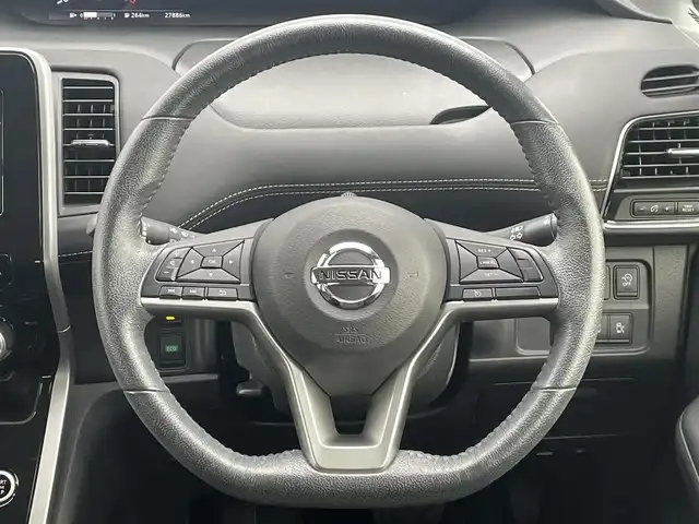 日産 セレナ ハイウェイスターVセレクションⅡ 福岡県 2018(平30)年 2.8万km ダイヤモンドブラック 防水シート車/フリップダウンモニター/アラウンドビューモニター/純正ナビ（ＭＭ３１８Ｄ－Ｗ）/フルセグＴＶ/BT/SD/AM/FM/エマージェンシーブレーキ/両側パワースライドドア/クルーズコントロール/LDW/インテリジェントパーキングアシスト/ＬＥＤオートライト/フォグランプ/純正ＡＷ/ステアリングリモコン/アイドリングストップ/スマートキー/プッシュスタート/ロールサンシェード/シートバックテーブル