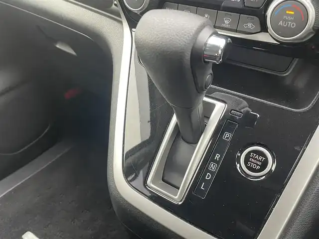 日産 セレナ ハイウェイスターVセレクションⅡ 福岡県 2018(平30)年 2.8万km ダイヤモンドブラック 防水シート車/フリップダウンモニター/アラウンドビューモニター/純正ナビ（ＭＭ３１８Ｄ－Ｗ）/フルセグＴＶ/BT/SD/AM/FM/エマージェンシーブレーキ/両側パワースライドドア/クルーズコントロール/LDW/インテリジェントパーキングアシスト/ＬＥＤオートライト/フォグランプ/純正ＡＷ/ステアリングリモコン/アイドリングストップ/スマートキー/プッシュスタート/ロールサンシェード/シートバックテーブル