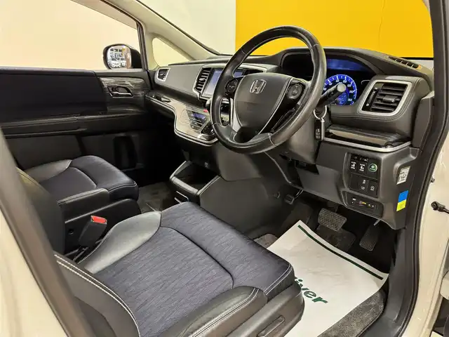 ホンダ オデッセイ アブソルート 20thアニバーサリー 群馬県 2014(平26)年 6.4万km ホワイトオーキッドパール ホンダセンシング/・衝突軽減ブレーキ/・横滑り防止/・オートライト/・クルーズコントロール/純正9インチナビ/・AM/FM/フルセグTV/・CD/DVD/MSV/・Bluetooth/SD/フリップダウンモニター/両側電動スライドドア/バックカメラ/ETC/LEDヘッドライト/フォグランプ/ヒーターミラー/純正フロアマット/純正ドアバイザー/純正18インチアルミホイール/スマートキー/プッシュスタート