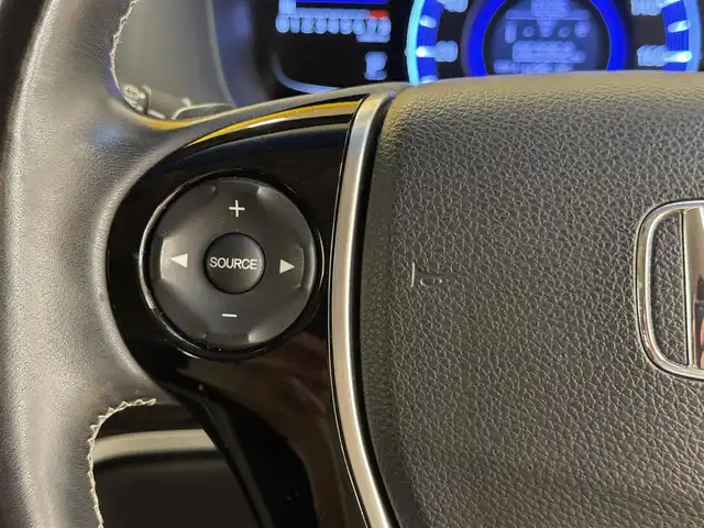 ホンダ オデッセイ アブソルート 20thアニバーサリー 群馬県 2014(平26)年 6.4万km ホワイトオーキッドパール ホンダセンシング/・衝突軽減ブレーキ/・横滑り防止/・オートライト/・クルーズコントロール/純正9インチナビ/・AM/FM/フルセグTV/・CD/DVD/MSV/・Bluetooth/SD/フリップダウンモニター/両側電動スライドドア/バックカメラ/ETC/LEDヘッドライト/フォグランプ/ヒーターミラー/純正フロアマット/純正ドアバイザー/純正18インチアルミホイール/スマートキー/プッシュスタート