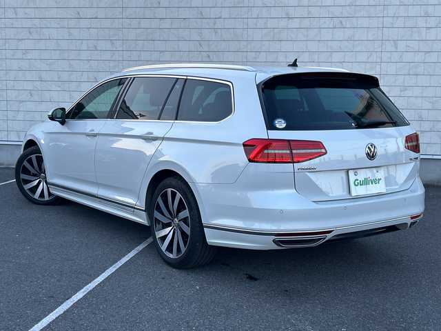 フォルクスワーゲン パサート ヴァリアント TSI Rライン 栃木県 2015(平27)年 8.4万km 白 純正メモリナビ/・Discover Pro/・Bluetooth  CD DVD/・バックカメラ/追従式クルーズコントロール/スペアキー/電動バックドア/レザーシート/シートヒーター/パワーシート/ルーフレール/純正18インチアルミホイール/衝突被害軽減システム/コーナーセンサー/オートライト/LEDヘッドライト/電動パーキング/オートブレーキホールド/取扱説明書/保証書
