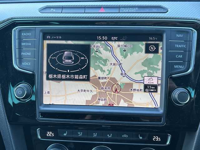 フォルクスワーゲン パサート ヴァリアント TSI Rライン 栃木県 2015(平27)年 8.4万km 白 純正メモリナビ/・Discover Pro/・Bluetooth  CD DVD/・バックカメラ/追従式クルーズコントロール/スペアキー/電動バックドア/レザーシート/シートヒーター/パワーシート/ルーフレール/純正18インチアルミホイール/衝突被害軽減システム/コーナーセンサー/オートライト/LEDヘッドライト/電動パーキング/オートブレーキホールド/取扱説明書/保証書