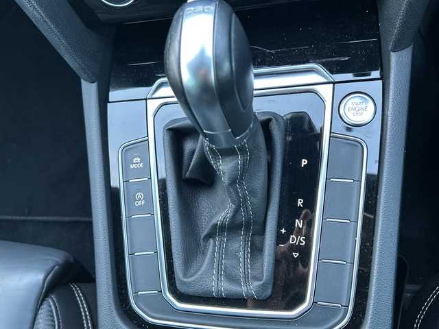 フォルクスワーゲン パサート ヴァリアント TSI Rライン 栃木県 2015(平27)年 8.4万km 白 純正メモリナビ/・Discover Pro/・Bluetooth  CD DVD/・バックカメラ/追従式クルーズコントロール/スペアキー/電動バックドア/レザーシート/シートヒーター/パワーシート/ルーフレール/純正18インチアルミホイール/衝突被害軽減システム/コーナーセンサー/オートライト/LEDヘッドライト/電動パーキング/オートブレーキホールド/取扱説明書/保証書