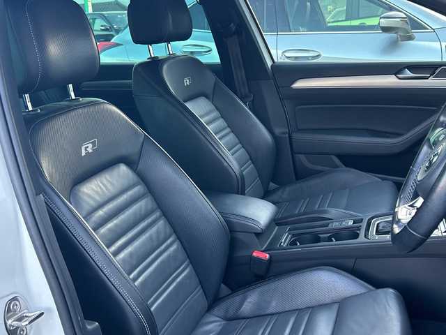 フォルクスワーゲン パサート ヴァリアント TSI Rライン 栃木県 2015(平27)年 8.4万km 白 純正メモリナビ/・Discover Pro/・Bluetooth  CD DVD/・バックカメラ/追従式クルーズコントロール/スペアキー/電動バックドア/レザーシート/シートヒーター/パワーシート/ルーフレール/純正18インチアルミホイール/衝突被害軽減システム/コーナーセンサー/オートライト/LEDヘッドライト/電動パーキング/オートブレーキホールド/取扱説明書/保証書