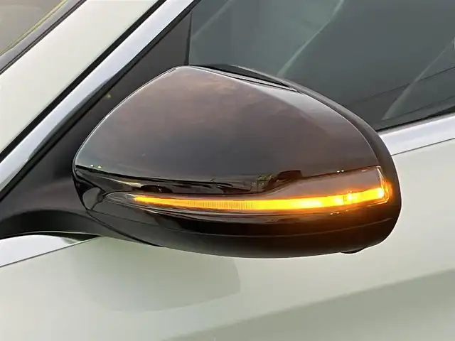 メルセデス・ベンツ Ｃ２００ スポーツエディション 三重県 2015(平27)年 5.4万km ポーラホワイト 左ハンドル/車検R8年11月29日/登録時走行距離53548km/ターボ/パワートランク/パナメリカーナグリル/トランクスポイラー/ブラックルーフ/パノラミックスライディングルーフ/♪PRE-SAFEブレーキ/♪アクティブレーンキーピングアシスト/♪ブラインドスポットアシスト/♪アテンションアシスト/♪インテリジェントライトシステム/♪追従付クルーズコントロール/♪純正ナビ/ ・フルセグ・Bluetooth/ ・DVD再生・CD録音/ ・USB/♪バックカメラ/♪黒革シート/♪前席パワーシート(メモリ付)/♪前席シートヒーター/♪ヘッドアップディスプレイ/♪LEDヘッドライト/♪リアフォグ/♪オートライト/♪コーナーセンサー/♪アイドリングストップ/♪電子パーキング/♪ウィンカーミラー/♪オートリトラクタブルミラー/♪革巻ステアリング/♪ステアリングスイッチ/♪パドルシフト/♪純正18インチAW/♪フロアマット