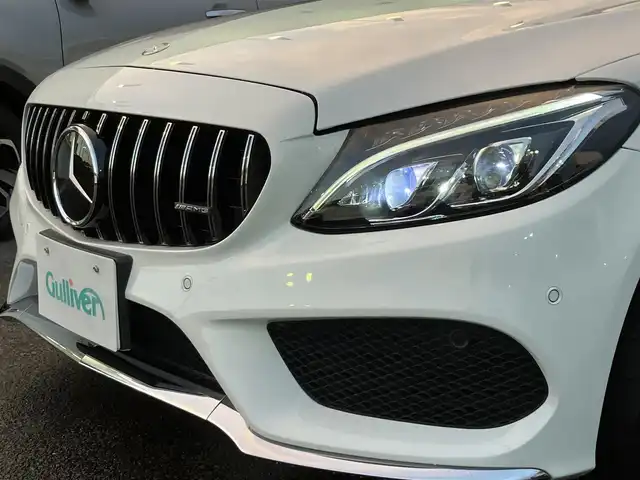 メルセデス・ベンツ Ｃ２００ スポーツエディション 三重県 2015(平27)年 5.4万km ポーラホワイト 左ハンドル/車検R8年11月29日/登録時走行距離53548km/ターボ/パワートランク/パナメリカーナグリル/トランクスポイラー/ブラックルーフ/パノラミックスライディングルーフ/♪PRE-SAFEブレーキ/♪アクティブレーンキーピングアシスト/♪ブラインドスポットアシスト/♪アテンションアシスト/♪インテリジェントライトシステム/♪追従付クルーズコントロール/♪純正ナビ/ ・フルセグ・Bluetooth/ ・DVD再生・CD録音/ ・USB/♪バックカメラ/♪黒革シート/♪前席パワーシート(メモリ付)/♪前席シートヒーター/♪ヘッドアップディスプレイ/♪LEDヘッドライト/♪リアフォグ/♪オートライト/♪コーナーセンサー/♪アイドリングストップ/♪電子パーキング/♪ウィンカーミラー/♪オートリトラクタブルミラー/♪革巻ステアリング/♪ステアリングスイッチ/♪パドルシフト/♪純正18インチAW/♪フロアマット