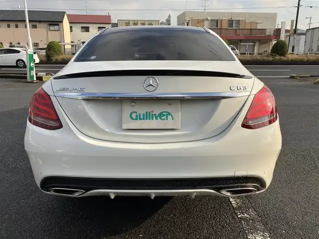 メルセデス・ベンツ Ｃ２００ スポーツエディション 三重県 2015(平27)年 5.4万km ポーラホワイト 左ハンドル/車検R8年11月29日/登録時走行距離53548km/ターボ/パワートランク/パナメリカーナグリル/トランクスポイラー/ブラックルーフ/パノラミックスライディングルーフ/♪PRE-SAFEブレーキ/♪アクティブレーンキーピングアシスト/♪ブラインドスポットアシスト/♪アテンションアシスト/♪インテリジェントライトシステム/♪追従付クルーズコントロール/♪純正ナビ/ ・フルセグ・Bluetooth/ ・DVD再生・CD録音/ ・USB/♪バックカメラ/♪黒革シート/♪前席パワーシート(メモリ付)/♪前席シートヒーター/♪ヘッドアップディスプレイ/♪LEDヘッドライト/♪リアフォグ/♪オートライト/♪コーナーセンサー/♪アイドリングストップ/♪電子パーキング/♪ウィンカーミラー/♪オートリトラクタブルミラー/♪革巻ステアリング/♪ステアリングスイッチ/♪パドルシフト/♪純正18インチAW/♪フロアマット