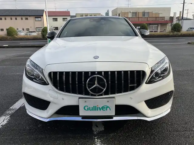 メルセデス・ベンツ Ｃ２００ スポーツエディション 三重県 2015(平27)年 5.4万km ポーラホワイト 左ハンドル/車検R8年11月29日/登録時走行距離53548km/ターボ/パワートランク/パナメリカーナグリル/トランクスポイラー/ブラックルーフ/パノラミックスライディングルーフ/♪PRE-SAFEブレーキ/♪アクティブレーンキーピングアシスト/♪ブラインドスポットアシスト/♪アテンションアシスト/♪インテリジェントライトシステム/♪追従付クルーズコントロール/♪純正ナビ/ ・フルセグ・Bluetooth/ ・DVD再生・CD録音/ ・USB/♪バックカメラ/♪黒革シート/♪前席パワーシート(メモリ付)/♪前席シートヒーター/♪ヘッドアップディスプレイ/♪LEDヘッドライト/♪リアフォグ/♪オートライト/♪コーナーセンサー/♪アイドリングストップ/♪電子パーキング/♪ウィンカーミラー/♪オートリトラクタブルミラー/♪革巻ステアリング/♪ステアリングスイッチ/♪パドルシフト/♪純正18インチAW/♪フロアマット