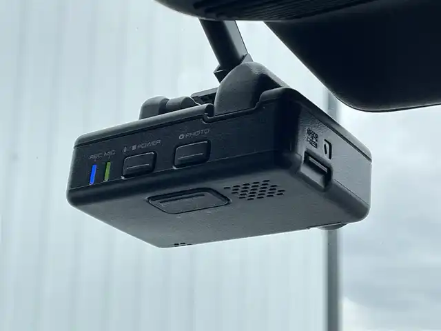 スズキ ソリオ HV MZ 佐賀県 2022(令4)年 4.2万km ピュアホワイトP 純正8インチSDナビゲーション/・フルセグTV/CD/DVD/SD/USB/Bluetooth/全周囲カメラ/前方ドライブレコーダー/ビルトインETC/ヘッドアップディスプレイ/両側パワースライドドア/DN席シートヒーター/天井サーキュレーター/後席サンシェード/ISOFIX対応/革巻きステアリング/ステアリングリモコン/純正15インチアルミホイール/純正LEDヘッドライト/・オートマチックハイビーム/純正LEDフォグランプ/純正フロアマット/純正ドアバイザ―/新車保証書/アダプティブクルーズコントロール/車線逸脱警報機能/デュアルカメラブレーキサポート/クリアランスソナー