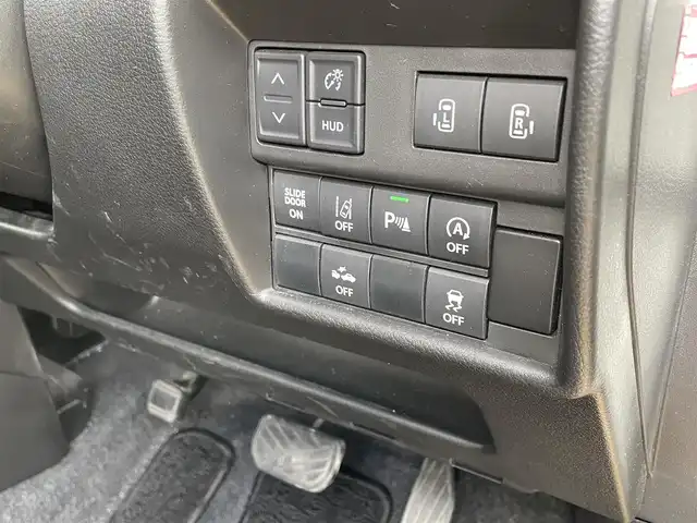 スズキ ソリオ HV MZ 佐賀県 2022(令4)年 4.2万km ピュアホワイトP 純正8インチSDナビゲーション/・フルセグTV/CD/DVD/SD/USB/Bluetooth/全周囲カメラ/前方ドライブレコーダー/ビルトインETC/ヘッドアップディスプレイ/両側パワースライドドア/DN席シートヒーター/天井サーキュレーター/後席サンシェード/ISOFIX対応/革巻きステアリング/ステアリングリモコン/純正15インチアルミホイール/純正LEDヘッドライト/・オートマチックハイビーム/純正LEDフォグランプ/純正フロアマット/純正ドアバイザ―/新車保証書/アダプティブクルーズコントロール/車線逸脱警報機能/デュアルカメラブレーキサポート/クリアランスソナー