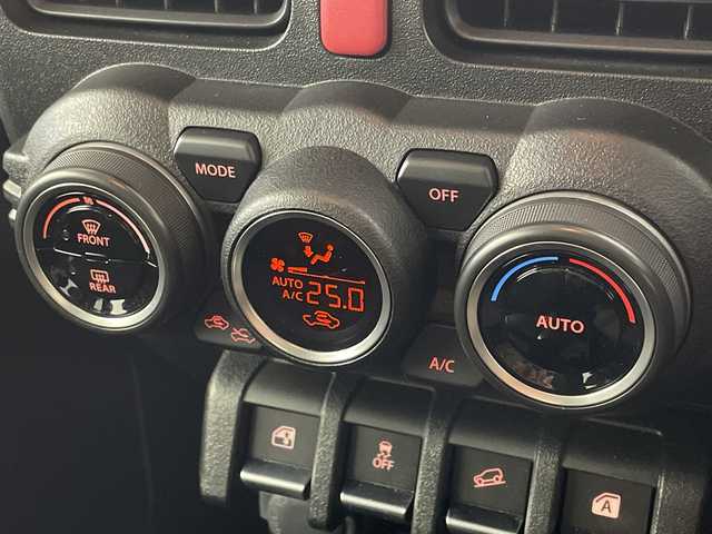 スズキ ジムニー シエラ JC 群馬県 2025(令7)年 0.6万km シフォンアイボリーメタリックブラック2トーンルーフ アルパイン９型ディスプレイオーディオ　バックカメラ　ＥＴＣ　前後ドラレコ　クルーズコントロール　衝突被害軽減ブレーキ　レーンアシスト　ＬＥＤヘッドライト　オートライト　ヒルディセントコントロール　禁煙