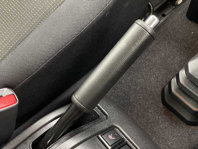 スズキ ジムニー シエラ JC 群馬県 2025(令7)年 0.6万km シフォンアイボリーメタリックブラック2トーンルーフ アルパイン９型ディスプレイオーディオ　バックカメラ　ＥＴＣ　前後ドラレコ　クルーズコントロール　衝突被害軽減ブレーキ　レーンアシスト　ＬＥＤヘッドライト　オートライト　ヒルディセントコントロール　禁煙