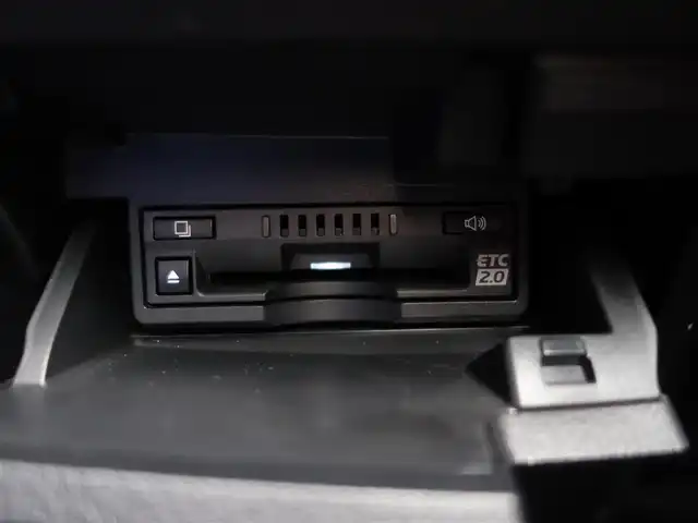 レクサス ＥＳ 300h Fスポーツ 山形県 2019(平31)年 5.9万km ホワイトノーヴァガラスフレーク 4WD/衝突被害軽減システム/サンルーフ/純正メモリナビ/　　【CD DVD BT フルセグ USB AUX】/レーダークルーズコントロール/LEDオートライト/レザーシート/シートヒーター/エアシート/パワーシート/純正18インチアルミホイール/コーナーセンサー/ステアリングヒーター/ステアリングスイッチ/パドルシフト/電動格納ウィンカーミラー/スマートキー/カードキー/ETC2.0