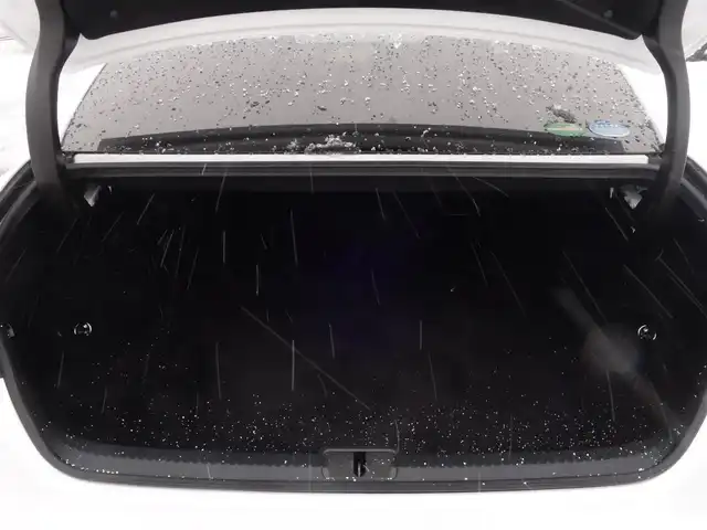 レクサス ＥＳ 300h Fスポーツ 山形県 2019(平31)年 5.9万km ホワイトノーヴァガラスフレーク 4WD/衝突被害軽減システム/サンルーフ/純正メモリナビ/　　【CD DVD BT フルセグ USB AUX】/レーダークルーズコントロール/LEDオートライト/レザーシート/シートヒーター/エアシート/パワーシート/純正18インチアルミホイール/コーナーセンサー/ステアリングヒーター/ステアリングスイッチ/パドルシフト/電動格納ウィンカーミラー/スマートキー/カードキー/ETC2.0