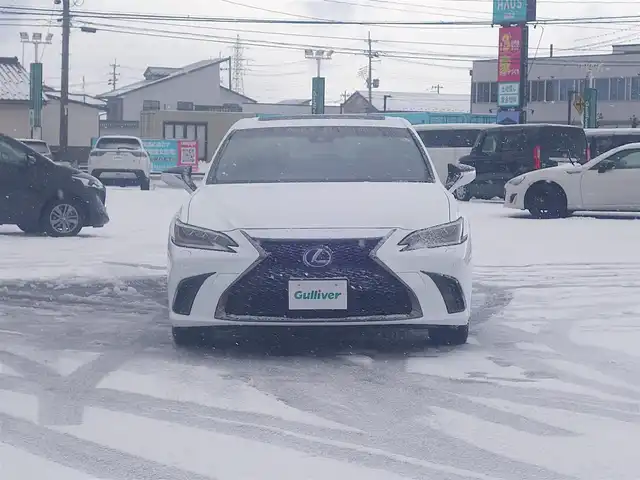 レクサス ＥＳ 300h Fスポーツ 山形県 2019(平31)年 5.9万km ホワイトノーヴァガラスフレーク 4WD/衝突被害軽減システム/サンルーフ/純正メモリナビ/　　【CD DVD BT フルセグ USB AUX】/レーダークルーズコントロール/LEDオートライト/レザーシート/シートヒーター/エアシート/パワーシート/純正18インチアルミホイール/コーナーセンサー/ステアリングヒーター/ステアリングスイッチ/パドルシフト/電動格納ウィンカーミラー/スマートキー/カードキー/ETC2.0