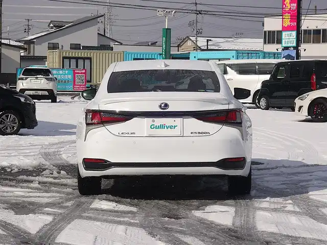 レクサス ＥＳ 300h Fスポーツ 山形県 2019(平31)年 5.9万km ホワイトノーヴァガラスフレーク 4WD/衝突被害軽減システム/サンルーフ/純正メモリナビ/　　【CD DVD BT フルセグ USB AUX】/レーダークルーズコントロール/LEDオートライト/レザーシート/シートヒーター/エアシート/パワーシート/純正18インチアルミホイール/コーナーセンサー/ステアリングヒーター/ステアリングスイッチ/パドルシフト/電動格納ウィンカーミラー/スマートキー/カードキー/ETC2.0