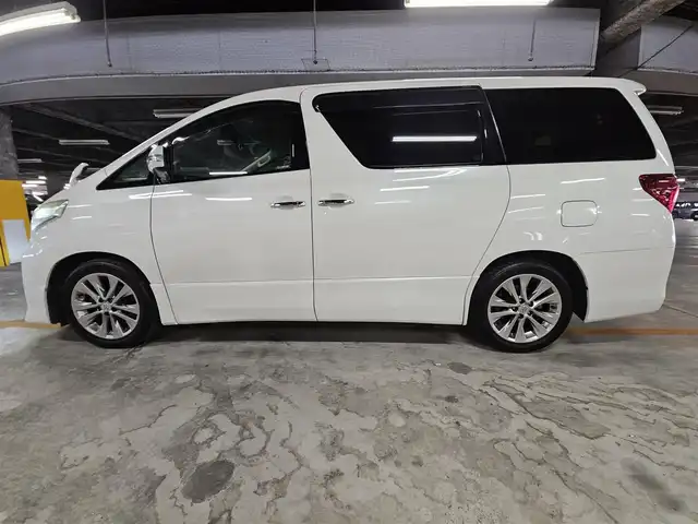 トヨタ アルファード 240S プライムセレクションⅡ 宮崎県 2011(平23)年 8.8万km ホワイトパールクリスタルシャイン 純正ナビ/フルセグTV/純正9型後席ディスプレイ/両側パワースライドドア/バックカメラ/ビルトインETC/クリアランスソナー/バックソナー/HIDヘッドランプ/オートライト/フロントフォグランプ/デュアルオートエアコン/アルカンターラシート/レザー調シートカバー付/2列目キャプテンシート/2列目オットマン/純正18インチアルミホイール/スマートキー/プッシュエンジンスタート/禁煙車