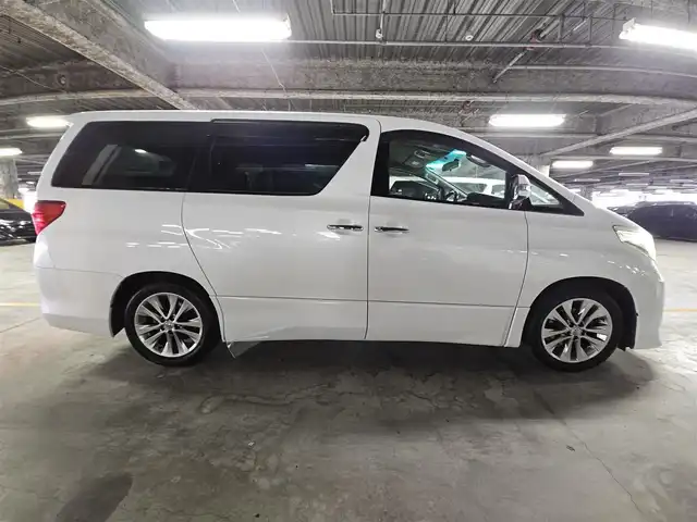 トヨタ アルファード 240S プライムセレクションⅡ 宮崎県 2011(平23)年 8.8万km ホワイトパールクリスタルシャイン 純正ナビ/フルセグTV/純正9型後席ディスプレイ/両側パワースライドドア/バックカメラ/ビルトインETC/クリアランスソナー/バックソナー/HIDヘッドランプ/オートライト/フロントフォグランプ/デュアルオートエアコン/アルカンターラシート/レザー調シートカバー付/2列目キャプテンシート/2列目オットマン/純正18インチアルミホイール/スマートキー/プッシュエンジンスタート/禁煙車