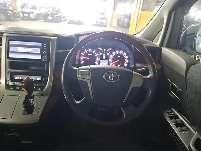 トヨタ アルファード 240S プライムセレクションⅡ 宮崎県 2011(平23)年 8.8万km ホワイトパールクリスタルシャイン 純正ナビ/フルセグTV/純正9型後席ディスプレイ/両側パワースライドドア/バックカメラ/ビルトインETC/クリアランスソナー/バックソナー/HIDヘッドランプ/オートライト/フロントフォグランプ/デュアルオートエアコン/アルカンターラシート/レザー調シートカバー付/2列目キャプテンシート/2列目オットマン/純正18インチアルミホイール/スマートキー/プッシュエンジンスタート/禁煙車