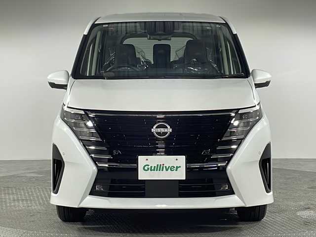 日産 セレナ e－パワー ハイウェイスター V 神奈川県 2024(令6)年 0.1万km未満 プリズムホワイト 登録済未使用車/純正メーカーOP12.3インチナビ/Bluetooth&USB&HDMI &フルセグTV/アラウンドビューモニター/デジタルインナーミラー/両側パワースライドドア/ハンズフリーオートスライドドア/純正ビルトインETC2.0/純正ドライブレコーダー前後/置くだけ充電/プロパイロット2.0/インテリジェントエマージェンシーブレーキ/衝突回避ステアリングアシスト/踏み間違い衝突防止アシスト/前方衝突予測警報/標識検知機能/先行車発進お知らせ/後側方衝突防止支援システム/車線逸脱防止支援システム/後側方車両検知警報/車線逸脱警報/ふらつき警報/後退時車両検知警報/電動パーキングブレーキ/オートブレーキホールド/LEDヘッドライト/LEDフォグライト/ウィンカーミラー