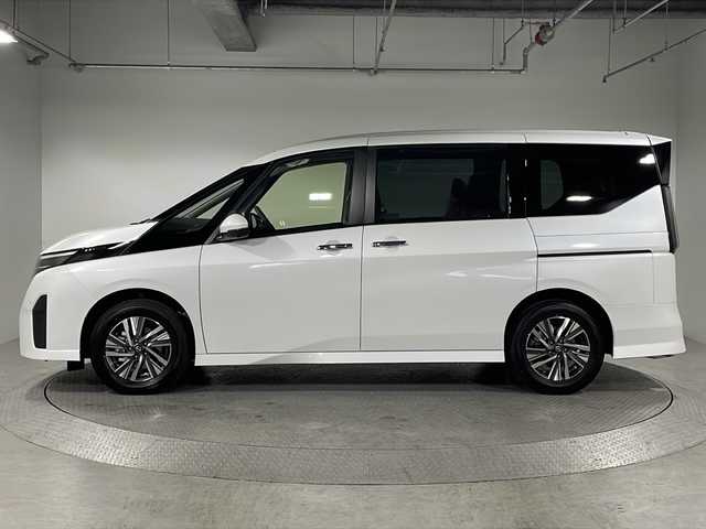 日産 セレナ e－パワー ハイウェイスター V 神奈川県 2024(令6)年 0.1万km未満 プリズムホワイト 登録済未使用車/純正メーカーOP12.3インチナビ/Bluetooth&USB&HDMI &フルセグTV/アラウンドビューモニター/デジタルインナーミラー/両側パワースライドドア/ハンズフリーオートスライドドア/純正ビルトインETC2.0/純正ドライブレコーダー前後/置くだけ充電/プロパイロット2.0/インテリジェントエマージェンシーブレーキ/衝突回避ステアリングアシスト/踏み間違い衝突防止アシスト/前方衝突予測警報/標識検知機能/先行車発進お知らせ/後側方衝突防止支援システム/車線逸脱防止支援システム/後側方車両検知警報/車線逸脱警報/ふらつき警報/後退時車両検知警報/電動パーキングブレーキ/オートブレーキホールド/LEDヘッドライト/LEDフォグライト/ウィンカーミラー