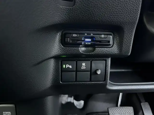 ホンダ Ｎ ＢＯＸ カスタム L ターボ 三重県 2023(令5)年 1.9万km プラチナホワイトパール 純正ナビ(Bluetooth/USB/TV/CD/DVD/SD/AM/FM)/ドライブレコーダー(前後)/バックカメラ/両側パワースライドドア/ホンダセンシング(衝突軽減ブレーキ/オートハイビーム/誤発進抑制機能/標識認識機能/後方誤発進抑制機能/路外逸脱抑制機能/歩行者事故低減ステアリング/先行車発進お知らせ機能/アダプティブクルーズコントロール)/ETC/ターボ/4WD/ガンメタアクセント入ブラック合皮シート/シートヒーター(運転席/助手席)/LEDヘッドランプ/LEDフォグランプ/マルチブラック加飾付革巻きステアリングホイール/ステアリングスイッチ/パドルシフト/スペアキー