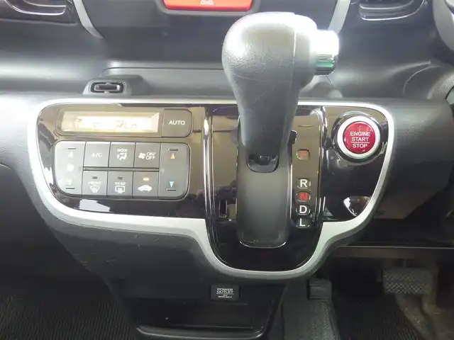 ホンダ Ｎ ＢＯＸ カスタム G Aパッケージ 千葉県 2014(平26)年 4.9万km プレミアムホワイトパール CCTBA（シティブレーキアクティブシステム）　　/両側パワースライドドア/純正メモリーナビ/【CD再生機能】/バックカメラ/ETC/HIDヘッドライト/フォグライト/ウインカーミラー/純正14インチアルミホイル/サイド/カーテンエアバッグ/スマートキー