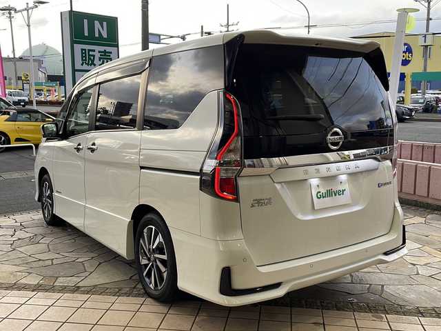 日産 セレナ e－パワー ハイウェイスター V 静岡県 2019(令1)年 5.5万km ブリリアントホワイトパール 純正ナビ/・CD/・DVD/・FM/・AM/・フルセグTV/・Bluetooth/主要装備/・アラウンドビューモニター/・後席フリップダウン/・ドラレコ/・両側パワスラ/・シートヒーター/・ハンドルヒーター/・リアエアコン/・プロパイロット/・エマージェンシーブレーキ/・サイド＋カーテンエアバッグ/・LEDヘッドライト/・コーナーセンサー