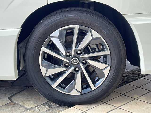 日産 セレナ e－パワー ハイウェイスター V 静岡県 2019(令1)年 5.5万km ブリリアントホワイトパール 純正ナビ/・CD/・DVD/・FM/・AM/・フルセグTV/・Bluetooth/主要装備/・アラウンドビューモニター/・後席フリップダウン/・ドラレコ/・両側パワスラ/・シートヒーター/・ハンドルヒーター/・リアエアコン/・プロパイロット/・エマージェンシーブレーキ/・サイド＋カーテンエアバッグ/・LEDヘッドライト/・コーナーセンサー