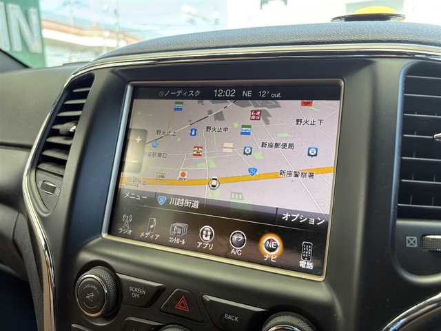 クライスラー・ジープ ジープ グランドチェロキー ラレード 埼玉県 2013(平25)年 8.2万km ブライトホワイト AIS検査済み/後期モデル/メーカーナビ/フルセグTV/バックカメラ/レザー調シートカバー/クルーズコントロール/ダウンヒルアシスト/サイドエアバッグ /ウインカードアミラー/パワーシート/純正18インチアルミホイール/HIDヘッドライト/サイドミラーヒーテッド/スマートキー/スペアキー