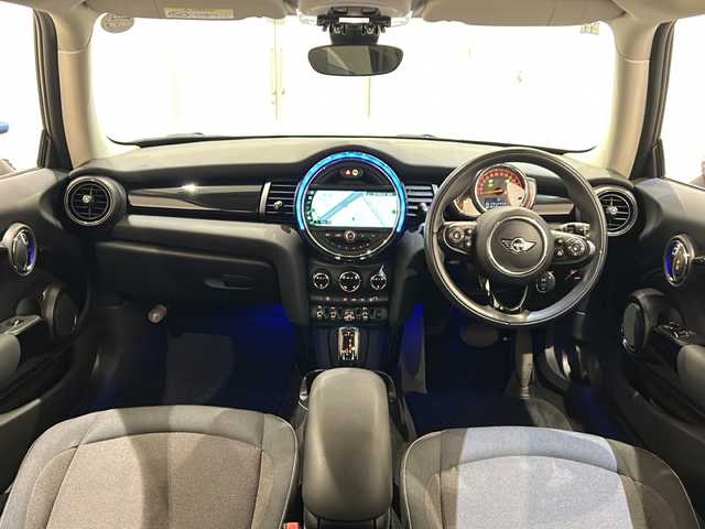ＭＩＮＩ ミニ クーパー バーガンディーED 新潟県 2019(平31)年 2.1万km ピュアバーガンディー Burgundy Edition専用センター・ディスプレイ・リング/Burgundy Edition オリジナル・バッジ/純正16インチアルミホイール/LEDヘッドライト/LEDフォグランプ/ストレージ・コンパートメントパッケージ/パーキングアシストパッケージ/ライトパッケージ/コンフォートアクセス/リアビューカメラ/アクティブクルーズコントロール/MINIナビゲーションシステム/・Bluetooth/AUX/USB/ラジオ/ドライビングアシスト/マルチファンクションスイッチ/アイドリングストップ