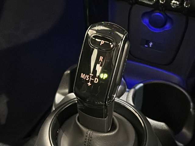 ＭＩＮＩ ミニ クーパー バーガンディーED 新潟県 2019(平31)年 2.1万km ピュアバーガンディー Burgundy Edition専用センター・ディスプレイ・リング/Burgundy Edition オリジナル・バッジ/純正16インチアルミホイール/LEDヘッドライト/LEDフォグランプ/ストレージ・コンパートメントパッケージ/パーキングアシストパッケージ/ライトパッケージ/コンフォートアクセス/リアビューカメラ/アクティブクルーズコントロール/MINIナビゲーションシステム/・Bluetooth/AUX/USB/ラジオ/ドライビングアシスト/マルチファンクションスイッチ/アイドリングストップ
